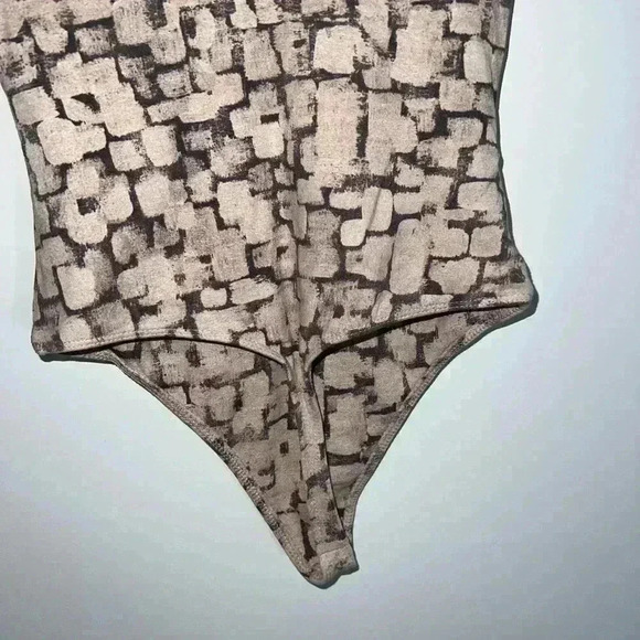 Aritzia x Babaton Contour Bodysuit size xs - Picture 10 of 11